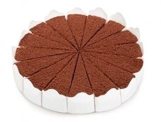 Торт «Празький» 1.75кг – шоколадний бісквіт із какао-кремом і абрикосовим джемом